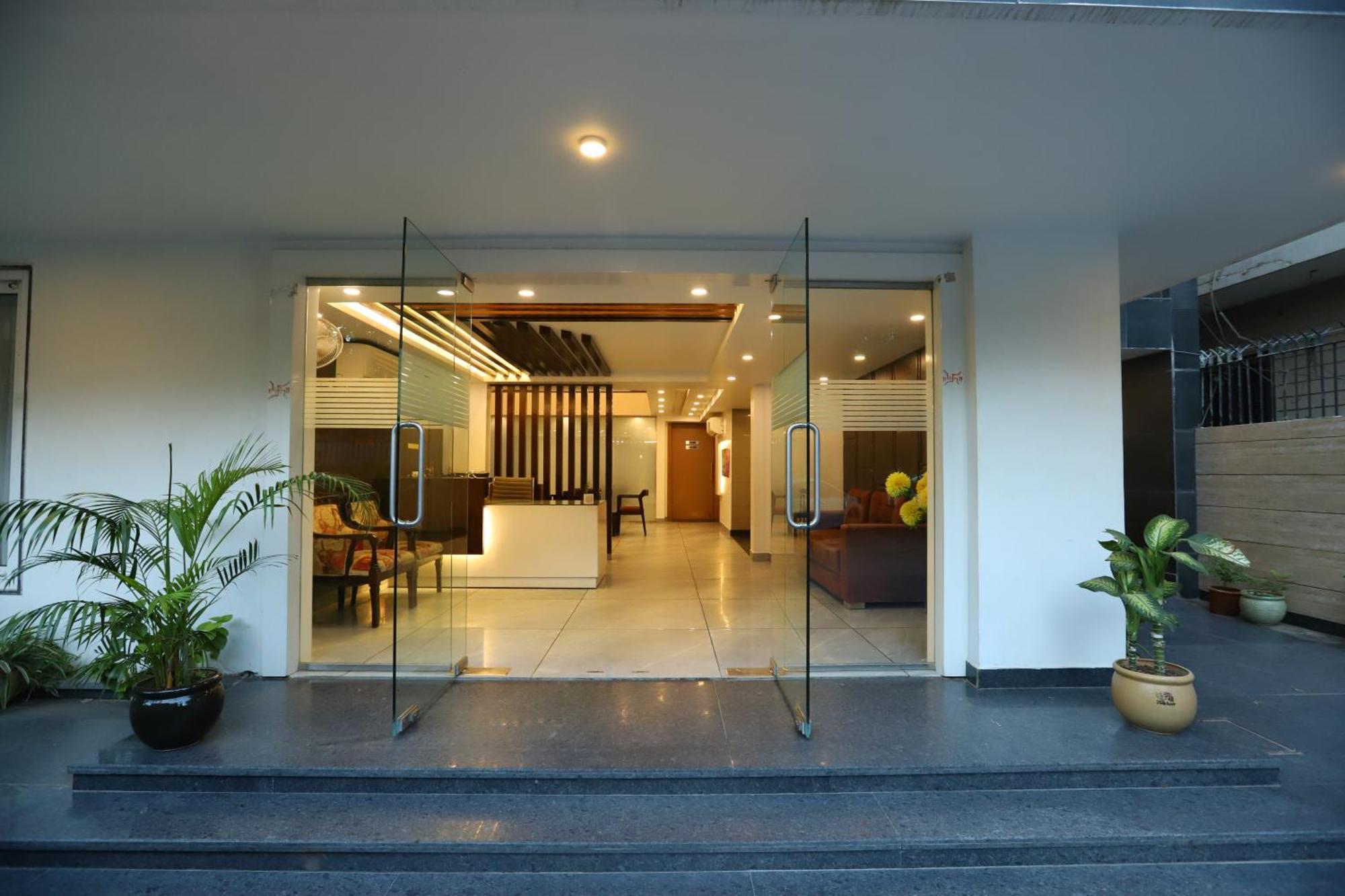 Hotel Keshav Residency Near Medanta Pure Veg 古尔冈 外观 照片